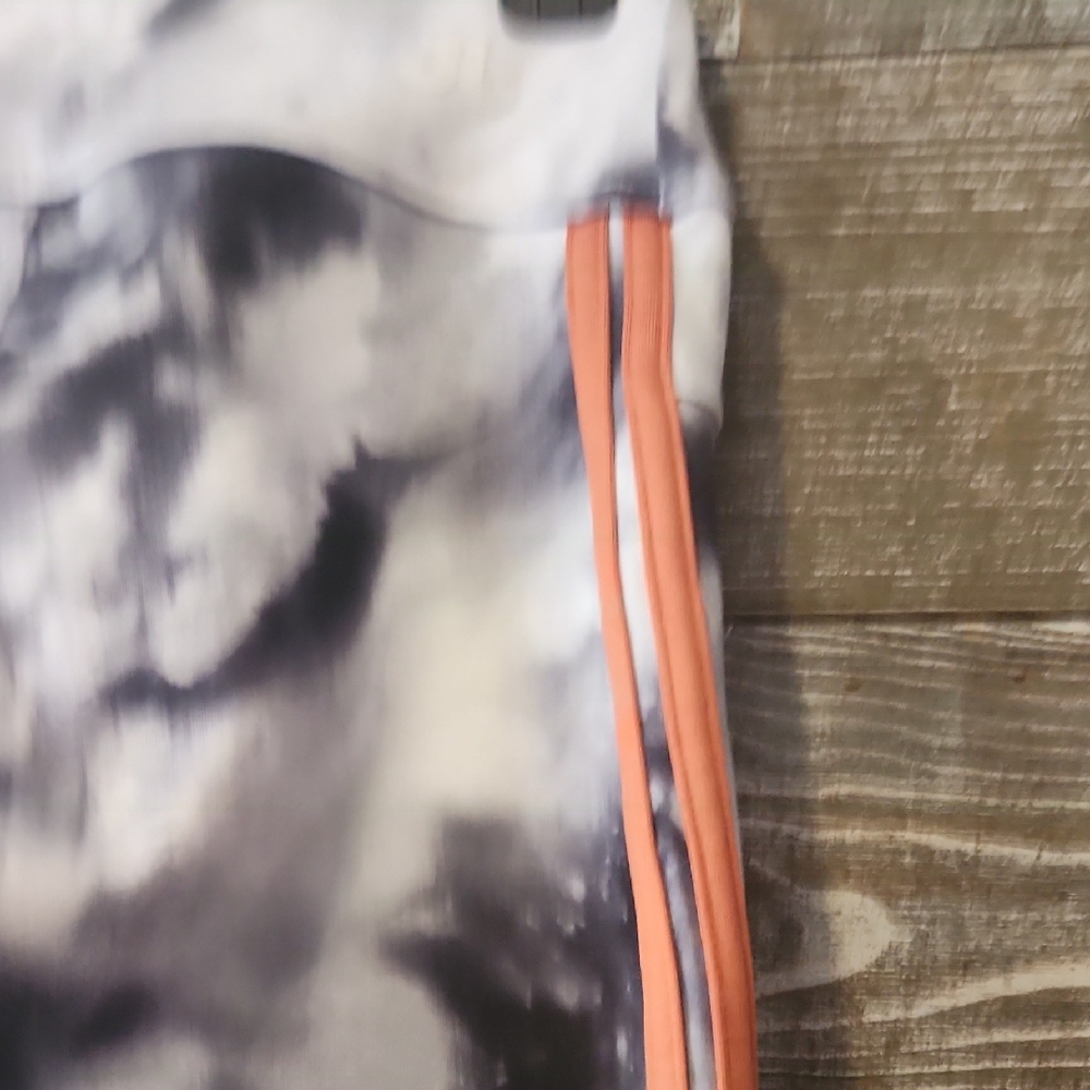 Jo & Jax Tie-Dye Leggings with Cut-Out Design size medium - Picture 5 of 6